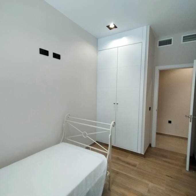 Estupendo Piso Nuevo En Playa Victoria Lejlighed Cádiz Eksteriør billede